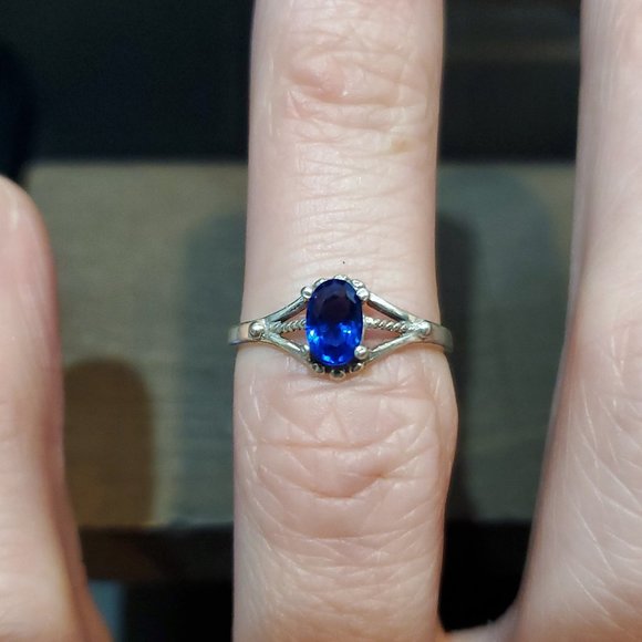 Jewelry - Size 5.25 925 Sterling Silver Cool Blue Glass Gem Ring